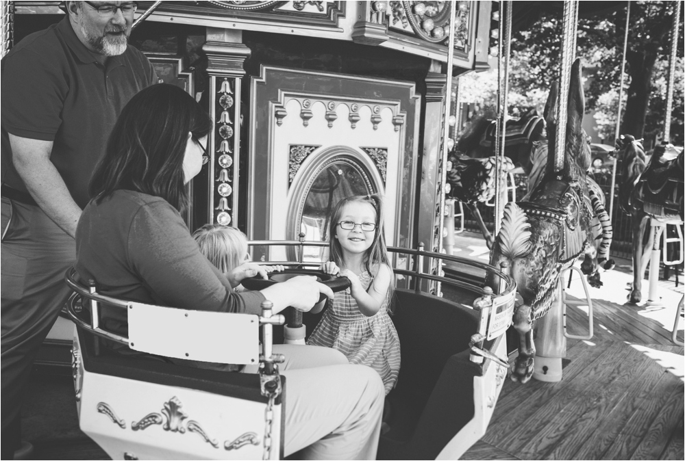 Schenley Plaza carousel family portraits studio 29 photography