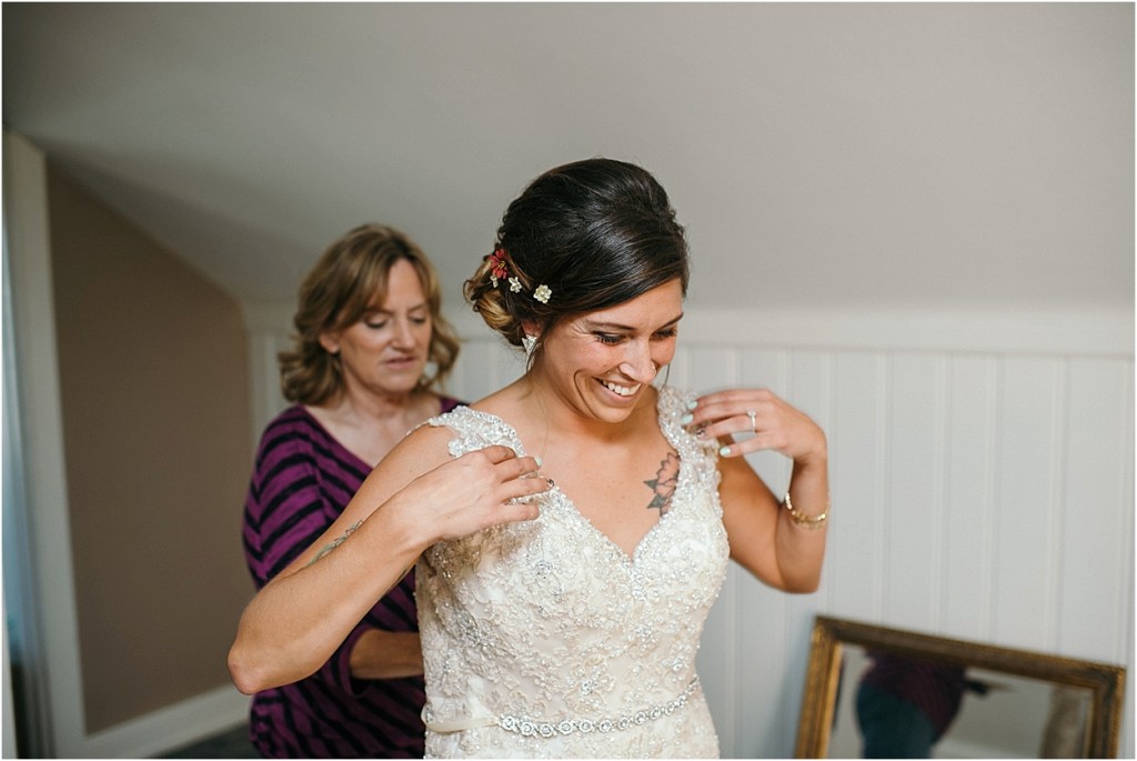 rustic barn at prairie gardens wedding