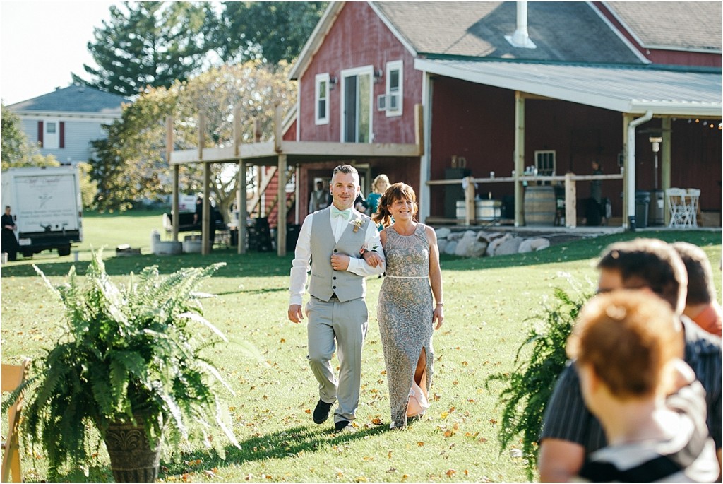 rustic barn at prairie gardens wedding