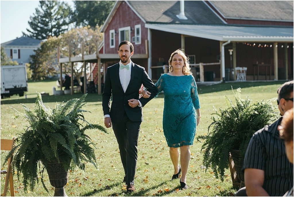 rustic barn at prairie gardens wedding