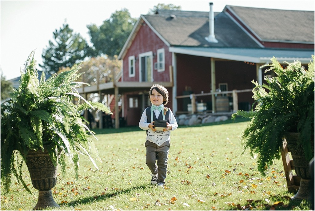 rustic barn at prairie gardens wedding