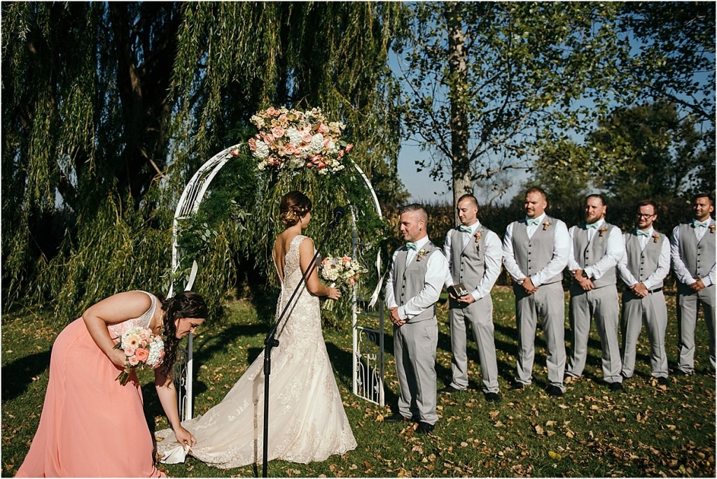 rustic-barn-at-prairie-gardens-wedding