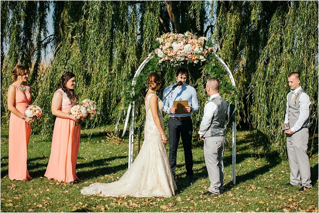 rustic-barn-at-prairie-gardens-wedding