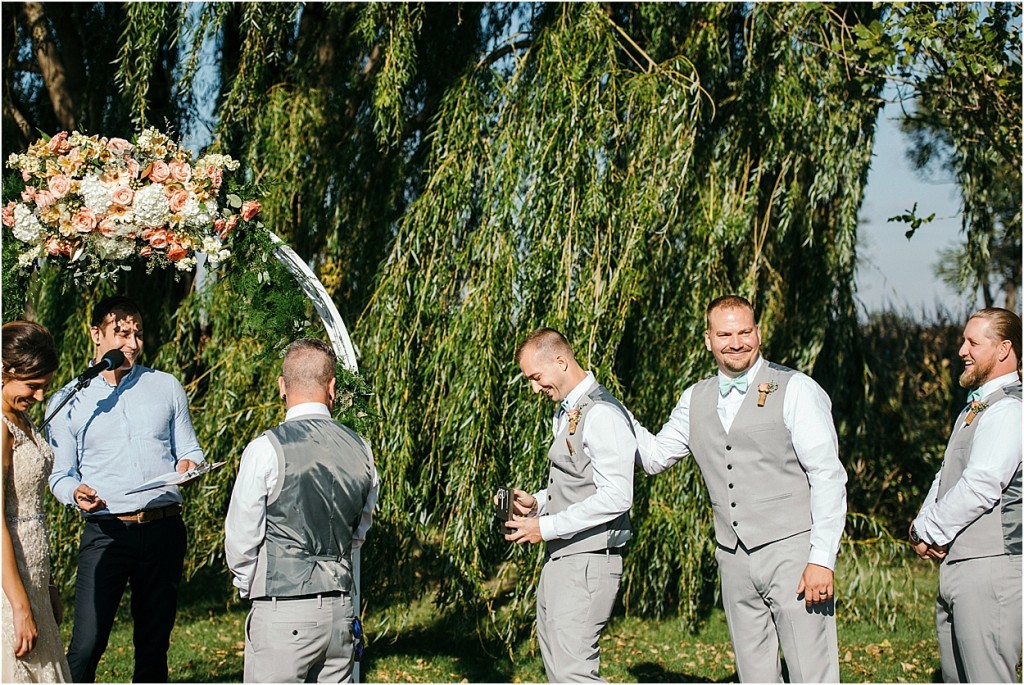 rustic-barn-at-prairie-gardens-wedding