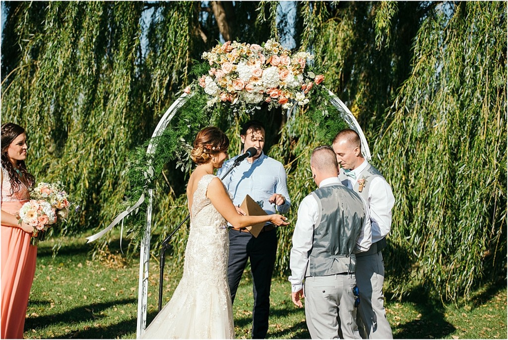 rustic-barn-at-prairie-gardens-wedding
