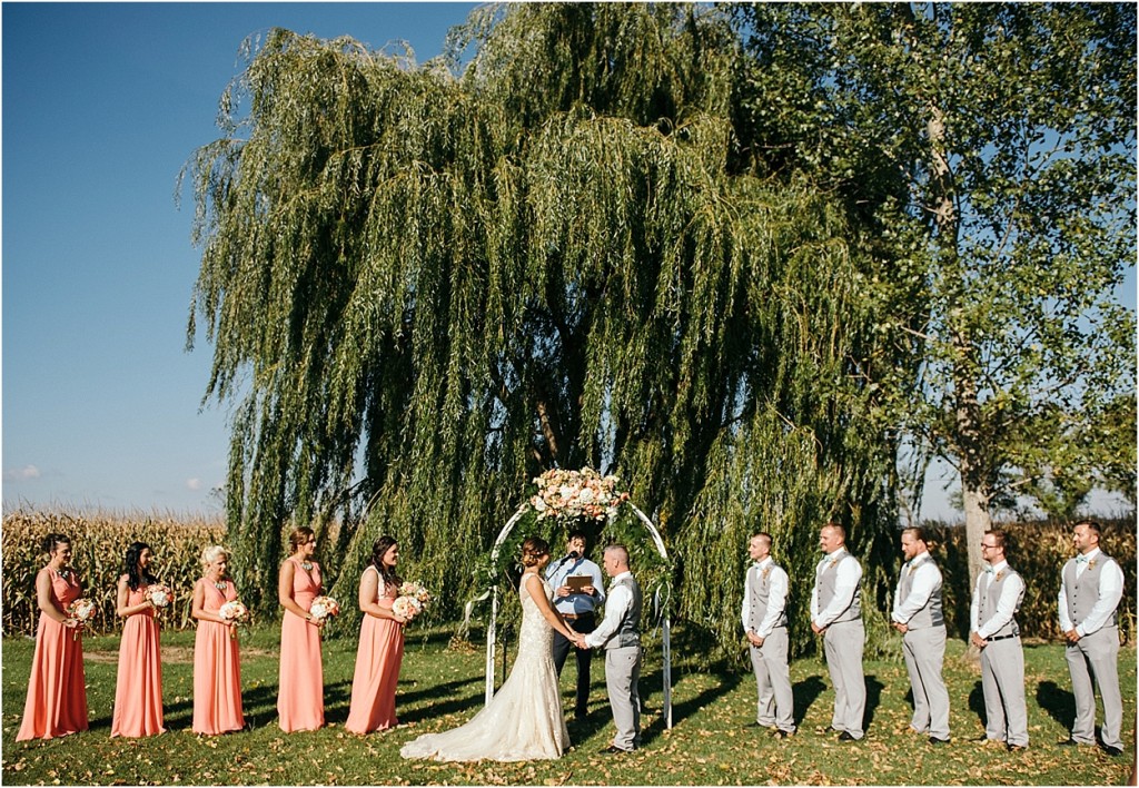 rustic-barn-at-prairie-gardens-wedding