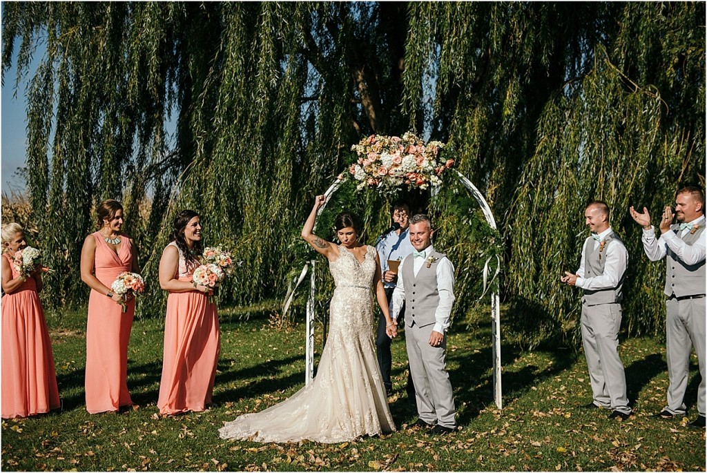rustic-barn-at-prairie-gardens-wedding
