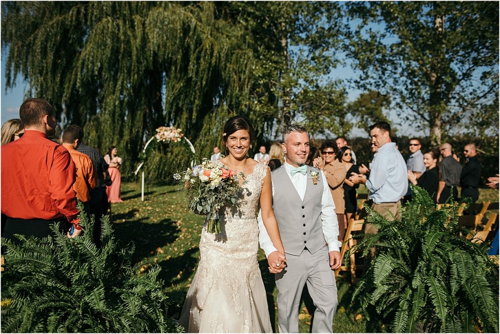 rustic-barn-at-prairie-gardens-wedding