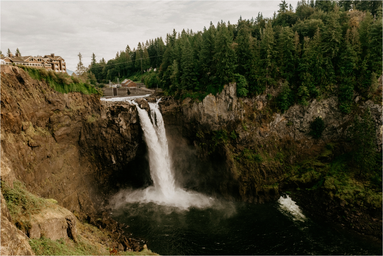 snoqualmie falls engagement session