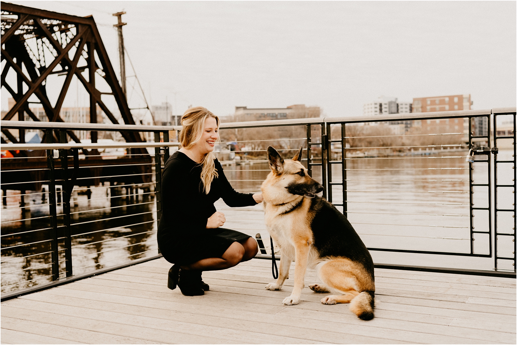 milwaukee maternity photography session with dog
