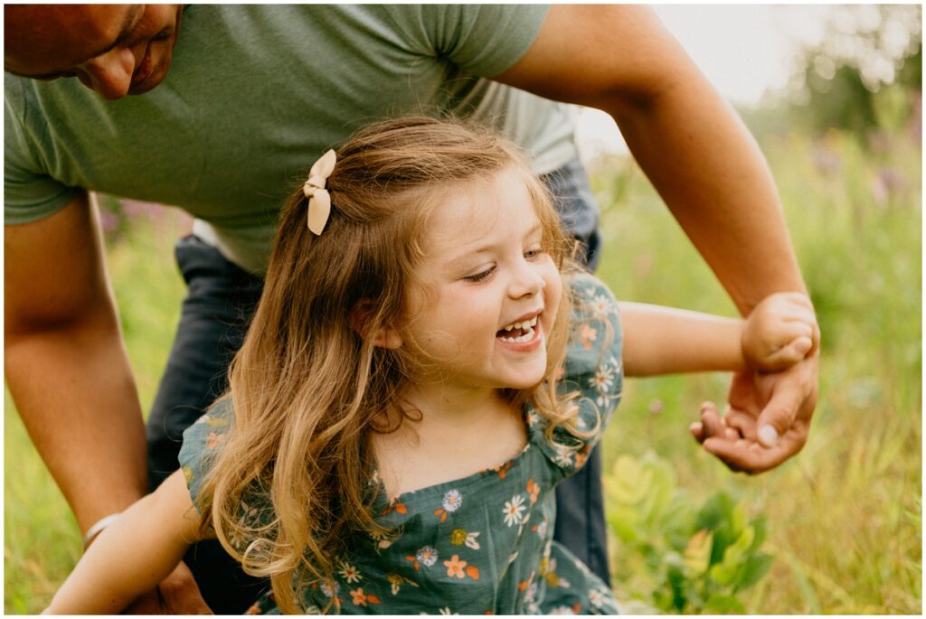daughter smiling with dad