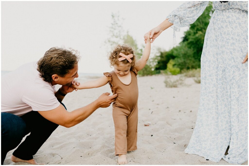 father tickling girl