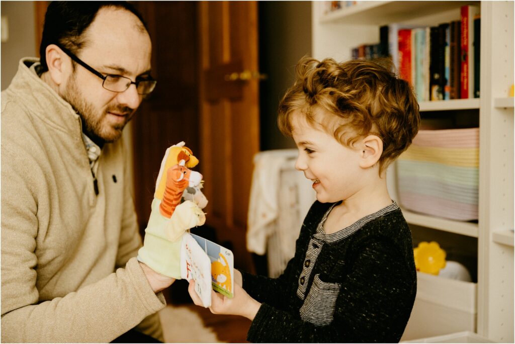 dad playing puppet with child